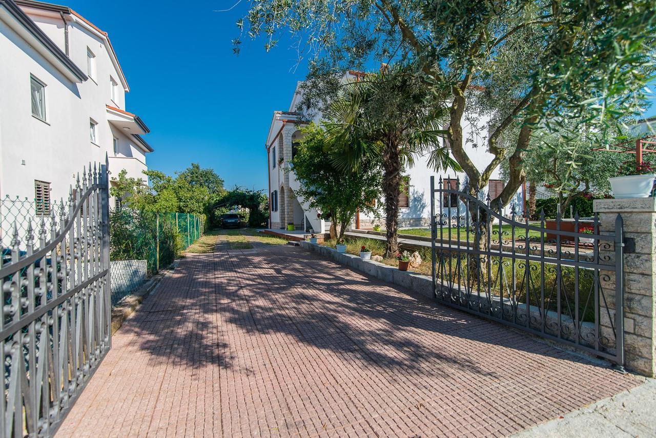 Apartments Dino Poreč Exterior foto